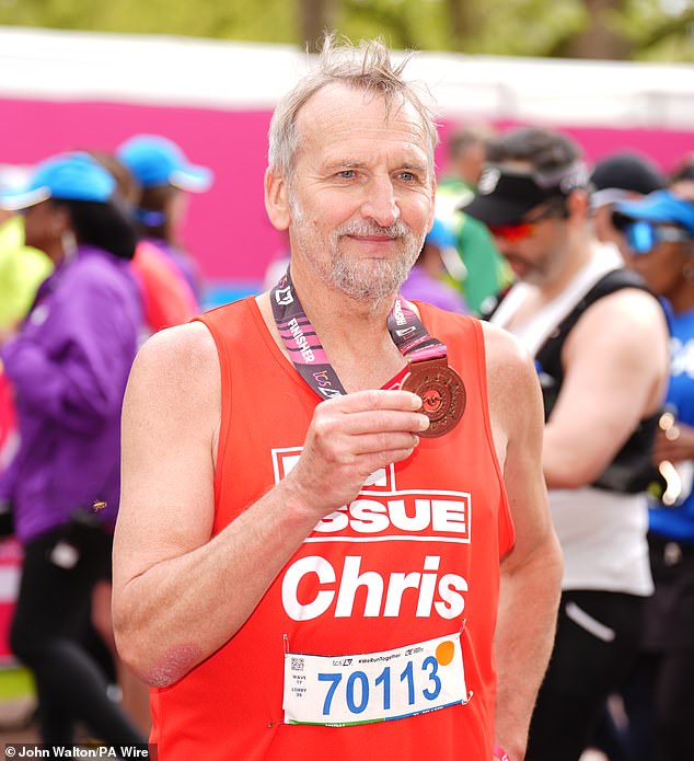 Former Doctor Who Christopher Eccleston completed his run in 5:21:50, with the actor, 60, racing to the aid of The Big Issue.