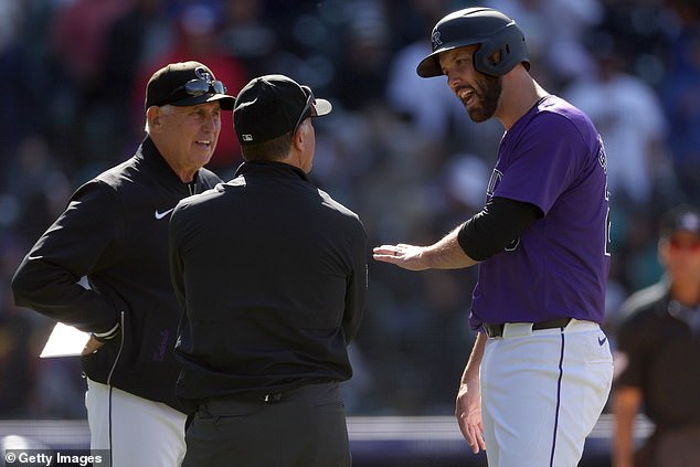 Mariners slugger Jacob Stallings and manager Bud Black argue against interference call