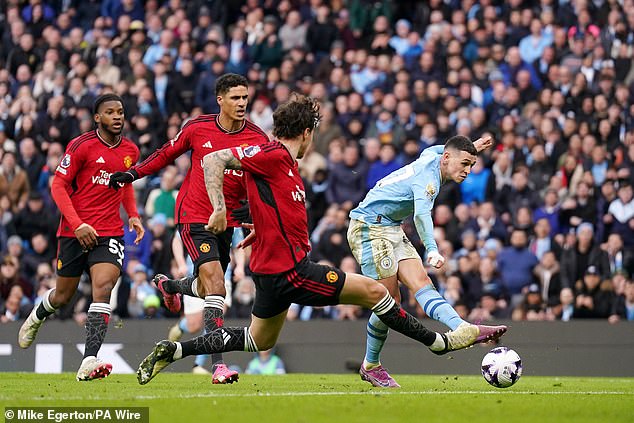 The match will be played between Manchester United and Manchester City for the second year in a row.