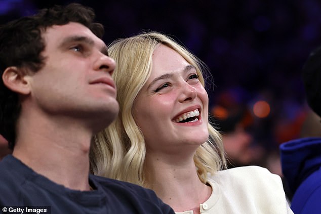 The actress and her boyfriend were sitting courtside as the basketball giants took on their East Coast rivals, the Philadelphia 76ers, in Game 2 of the Eastern Conference first-round playoffs.