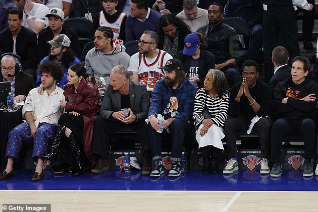 Selena Gomez put on a display of love with her boyfriend Benny Blanco while attending the game between the New York Knicks and the Philadelphia 76ers at Madison Square Garden.