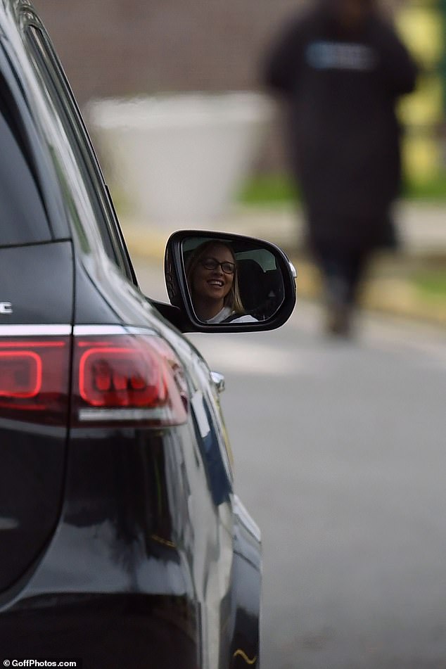 Kimberley was also seen smiling in the rearview mirror.