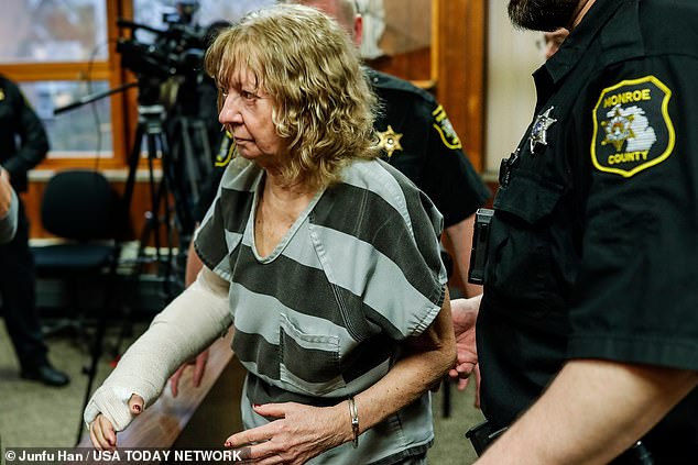 Chidester's livestream showed the defendant entering the courtroom with a cast on her right arm, indicating she suffered an injury during the incident.