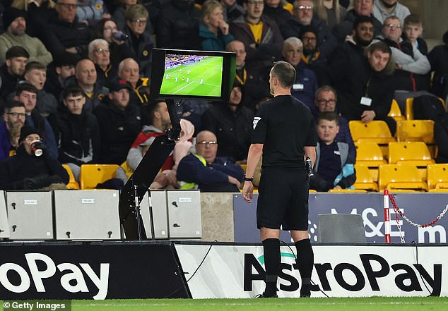 Attwell chose to foul Justin Kluivert following the advice of VAR Darren England