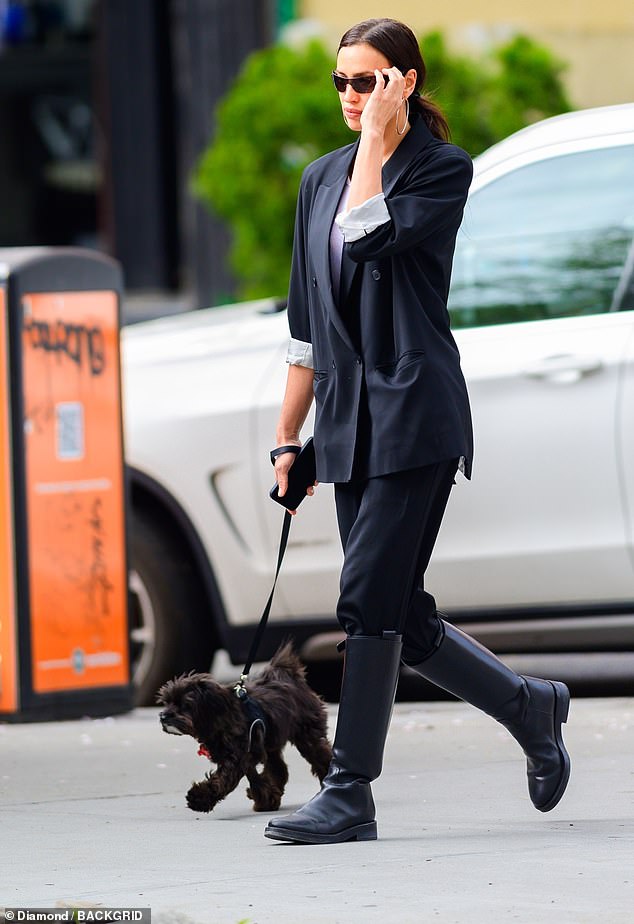The Russian supermodel, 38, wore an oversized black blazer with a white shirt underneath and black pants.