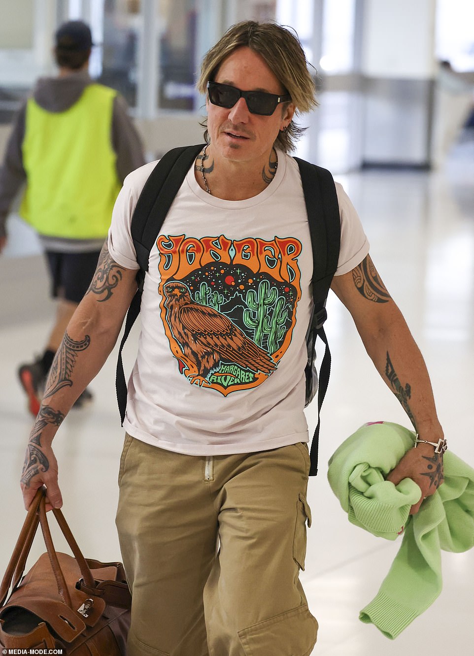 Keith looked casual in cargo pants and a white graphic-print T-shirt.