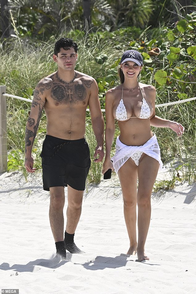 The troubled boxing star and the 21-year-old model took a walk on the beach in Florida