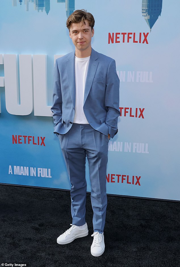 Evan Roe, who plays Wally Croker, opted for a light blue suit with white sneakers