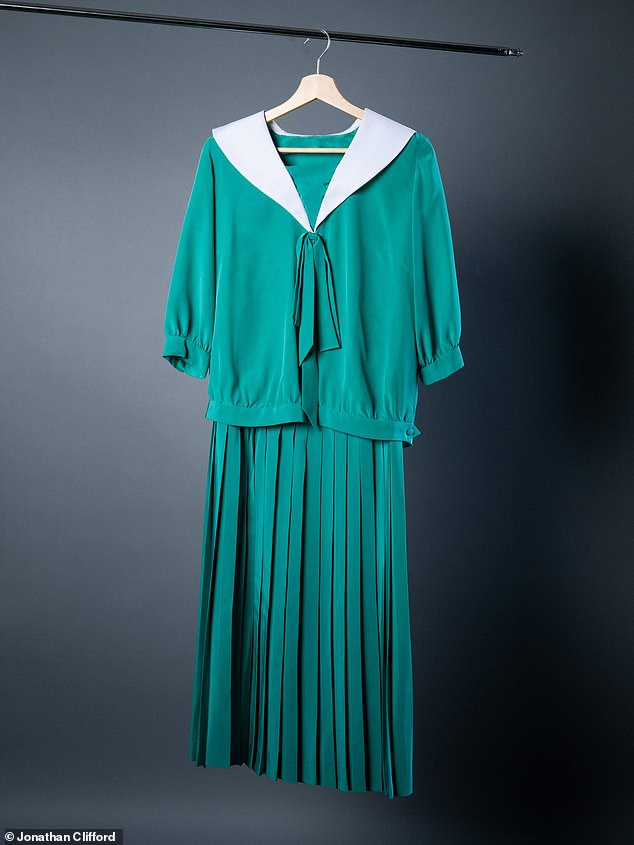 Princess Diana's teal dress features a long pleated skirt and a fitted, loose-fitting top.