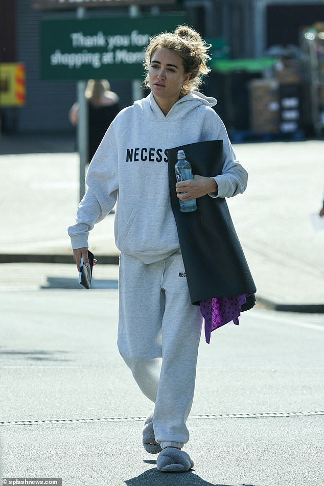 Appearing alone, Georgia ditched her usual style and opted for a comfy matching gray tracksuit.