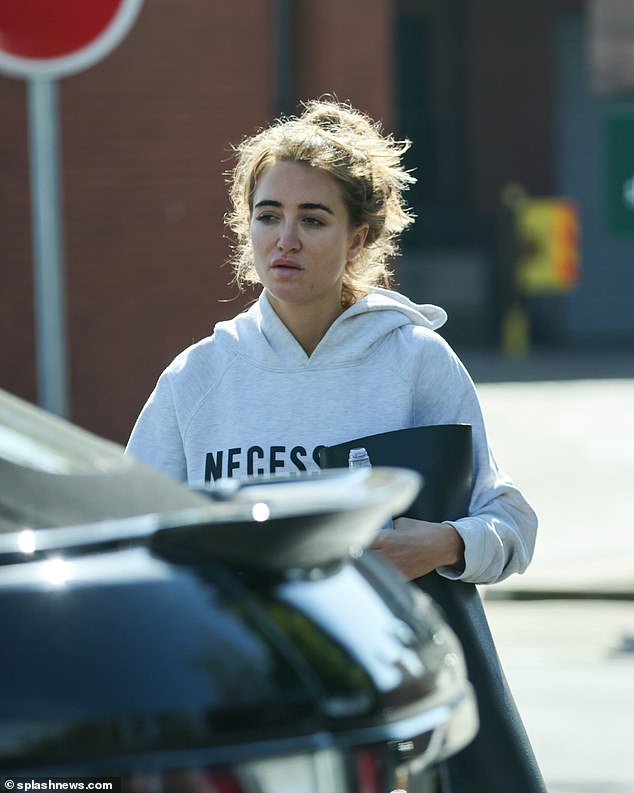 The Love Island star, 29, removed her make-up as she returned home from a yoga class.