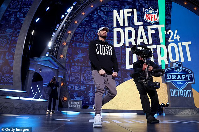 The rapper wore a Lions hoodie and cheered up the crowd of Lions fans before the first pick.