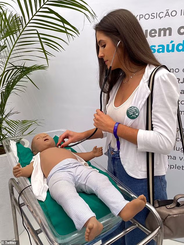 Larissa Moraes graduated in pharmacy from the Juiz de Fora Federal University at the age of 26 and before the surgery was in the beginning stages of medical school at the State University of Rio de Janeiro.
