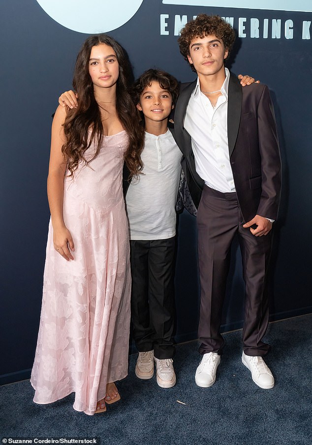 The teen then hugged her siblings as they posed for an adorable sibling photo on the red carpet, proving their family resemblance was undeniable.