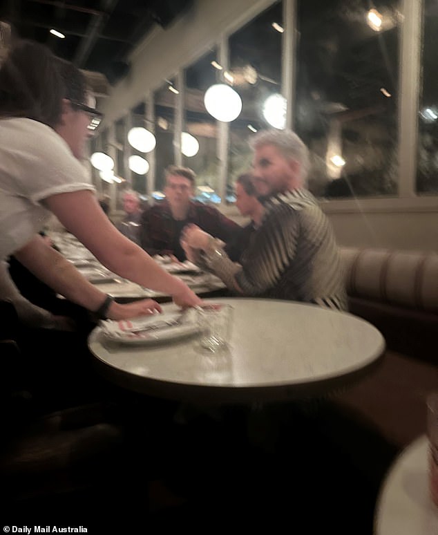 Then a waitress came and moved the table away to give the singer more space.