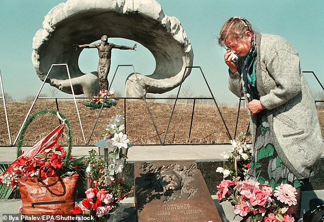 In the photo: Leonid Toptunov's mother at his grave at the Mitinskoye cemetery memorial complex in the suburbs of Moscow on April 26, 1998.