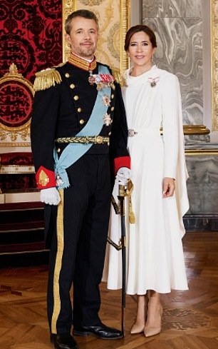 After her ascension, the next official portrait showed the mother of four standing just behind the king's left side as the couple looked slightly towards each other.