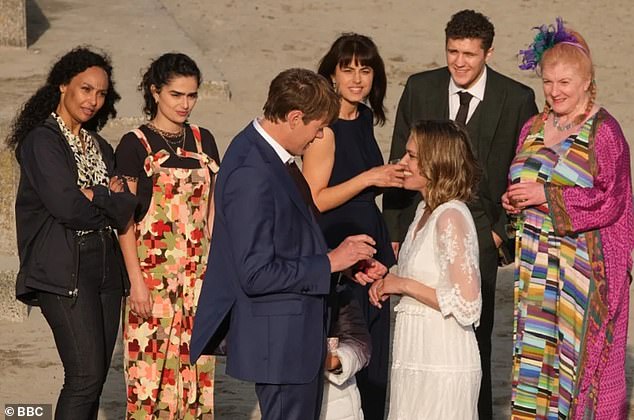 The episode, which aired on Friday night, saw DI Humphrey Goodman (played by Kris Marshall) and Martha Lloyd (Sally Bretton) almost get married.