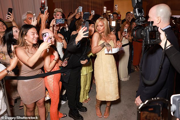 Fans and the press went wild when Rihanna came out and posed for a kissy-face selfie with one.
