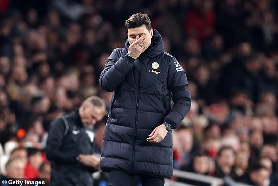 LONDON, ENGLAND - APRIL 23: Chelsea manager Mauricio Pochettino appears dejected during the Premier League match between Arsenal FC and Chelsea FC at Emirates Stadium on April 23, 2024 in London, England.  (Photo by Alex Pantling/Getty Images)