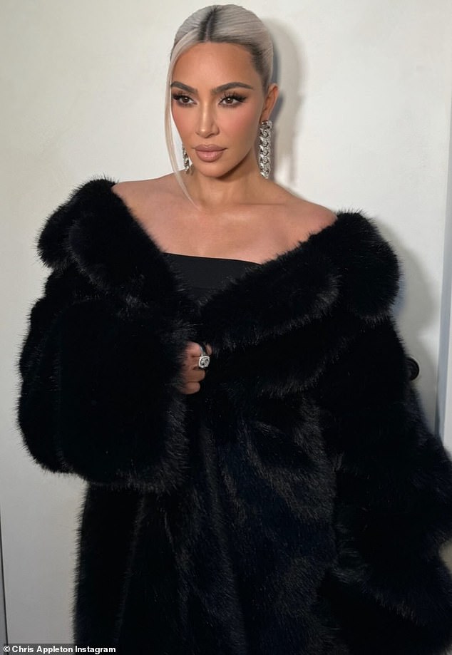 1714278993 641 Kim Kardashian shows off new ice blonde look two years