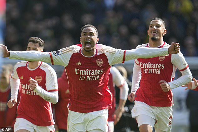 Arsenal survived a second-half comeback to win 3-2 and move five points ahead of Man City.