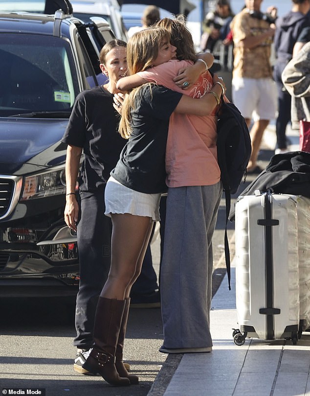 Mia, looking stylish in a simple black T-shirt, white shorts and brown boots, also gave her sister a warm hug as they said goodbye.