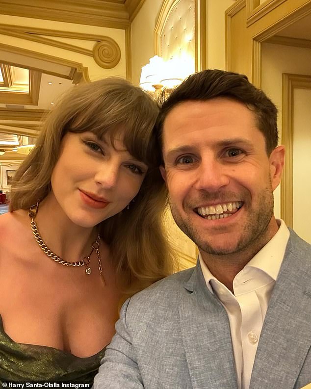 The Kansas City Chiefs tight end, 34, convinced the 34-year-old pop star, dazzling in a sparkly dress, to donate four tickets to his Eras Tour for the live auction led by professional auctioneer Harry Santa -Olalla (right).