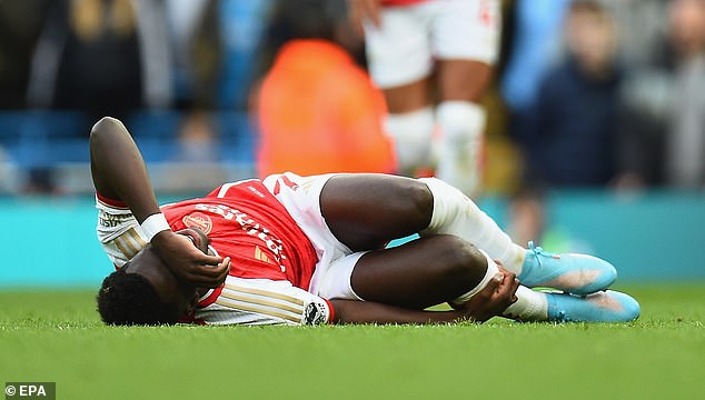 Bukayo Saka limped off after being injured in Arsenal's goalless draw against Man City