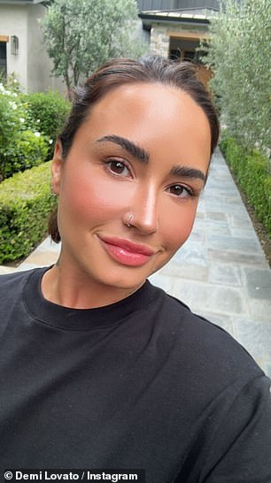 The 31-year-old singer shared stunning photos of herself before her hair appointment and after cutting her brunette locks into a sleek chin-length bob.