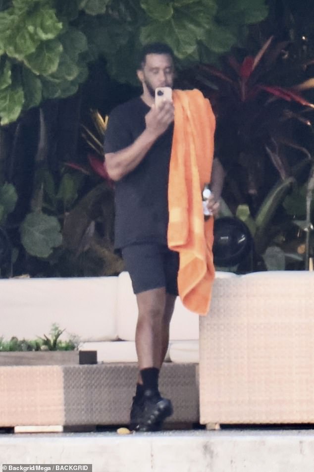 The Grammy winner wore a bright orange towel, which he then wrapped around his shoulders.