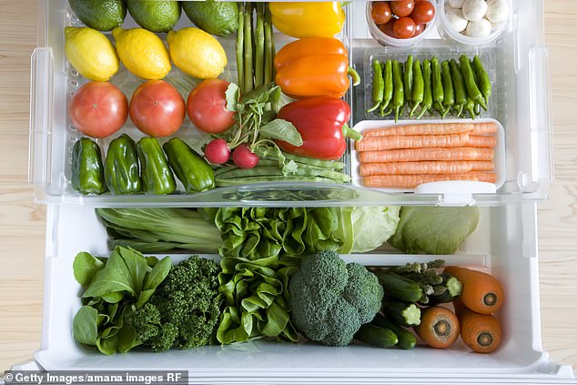 Eating vegetables before proteins and carbohydrates could help stabilize blood sugar level