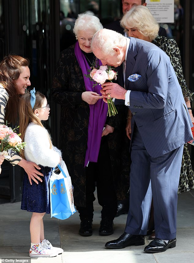 Before leaving University College Hospital, Charles and Camilla received bouquets of flowers from young patients.