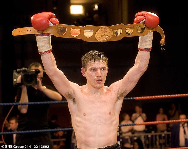 Former Scottish boxing champion Willie Limond died aged 45 after suffering a seizure