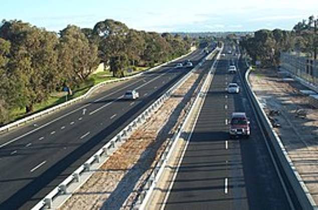 A section of the citybound lanes on the Frankston Freeway in Melbourne has been closed due to a serious accident.