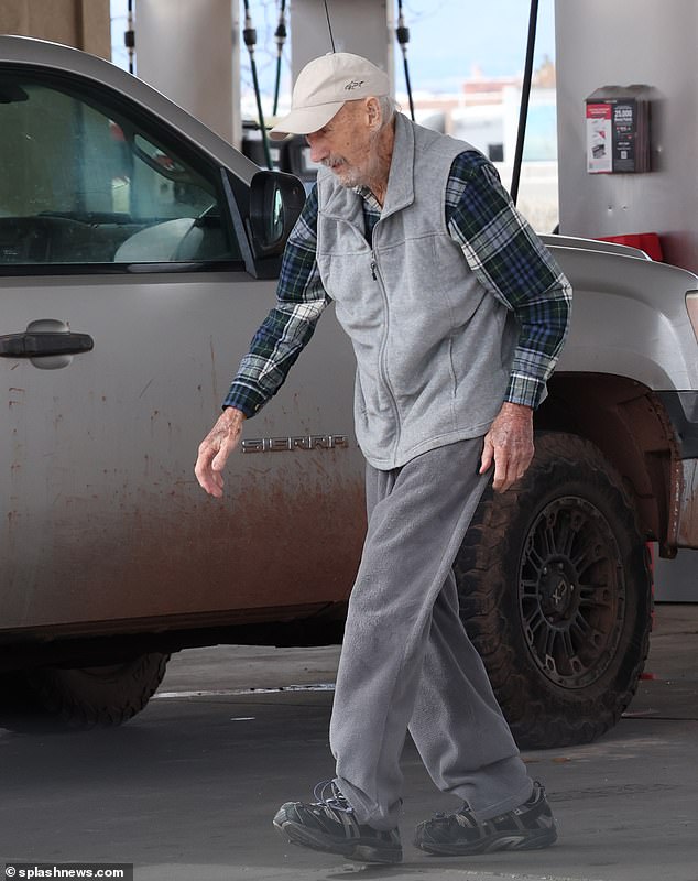 The 94-year-old, who hasn't starred in a movie in more than 20 years, was seen grabbing a sweet and a cup of coffee while at a gas station.