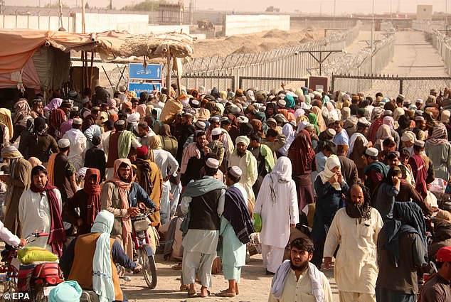 People stranded at the Pakistan-Afghanistan border wait for its reopening after it was closed by the Taliban, who have assumed control of the Afghan side of the border in Chaman, Pakistan, on August 11, 2021.