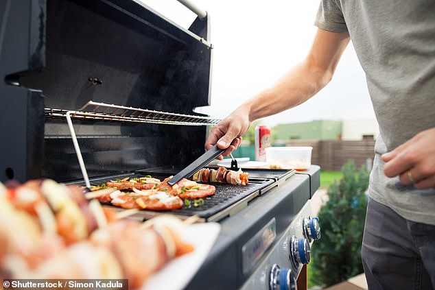 Chris Bonnett revealed that the acidity and carbonation of beer helps remove grease and grime, helping the barbecue cook more efficiently and keep it clean.