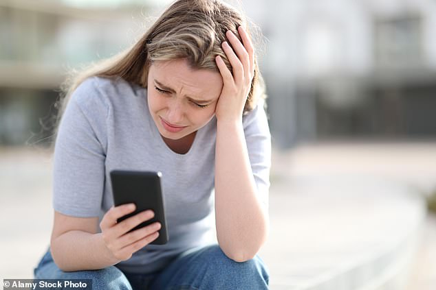 Previous studies found a negative link between mental well-being and social media use, but researchers say it often had a female bias and focus on younger adults.