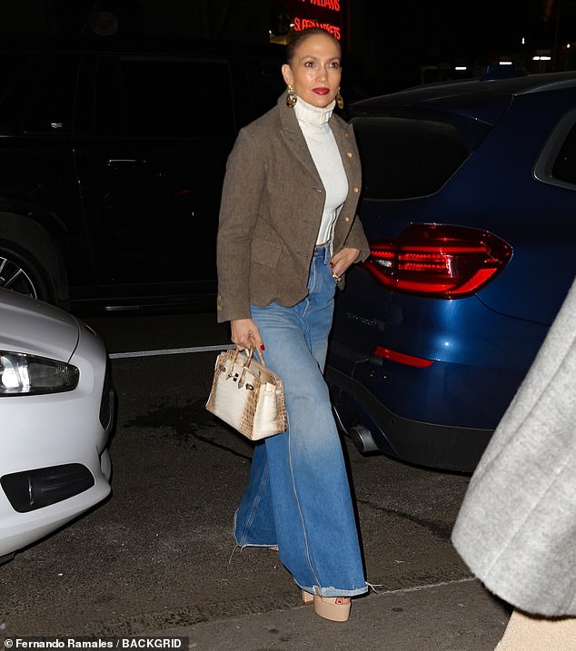 Jennifer Lopez looked stunning in a casual-chic ensemble while out to dinner with a friend in New York on Saturday.