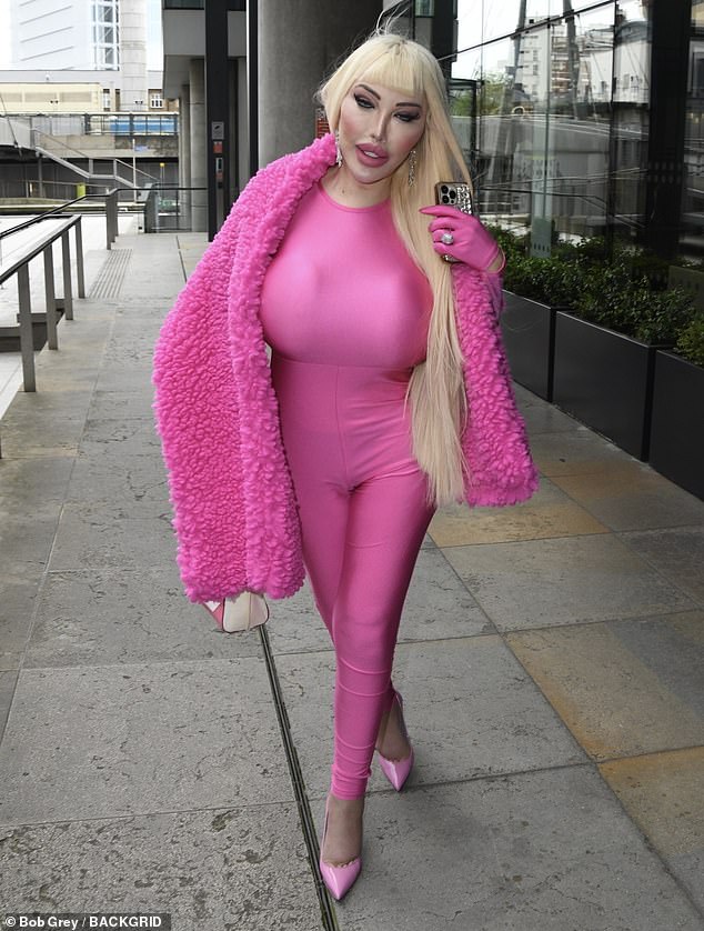 Jessica Alves turned heads in a figure-hugging pink jumpsuit as she arrived at The GB News Studios on Saturday.
