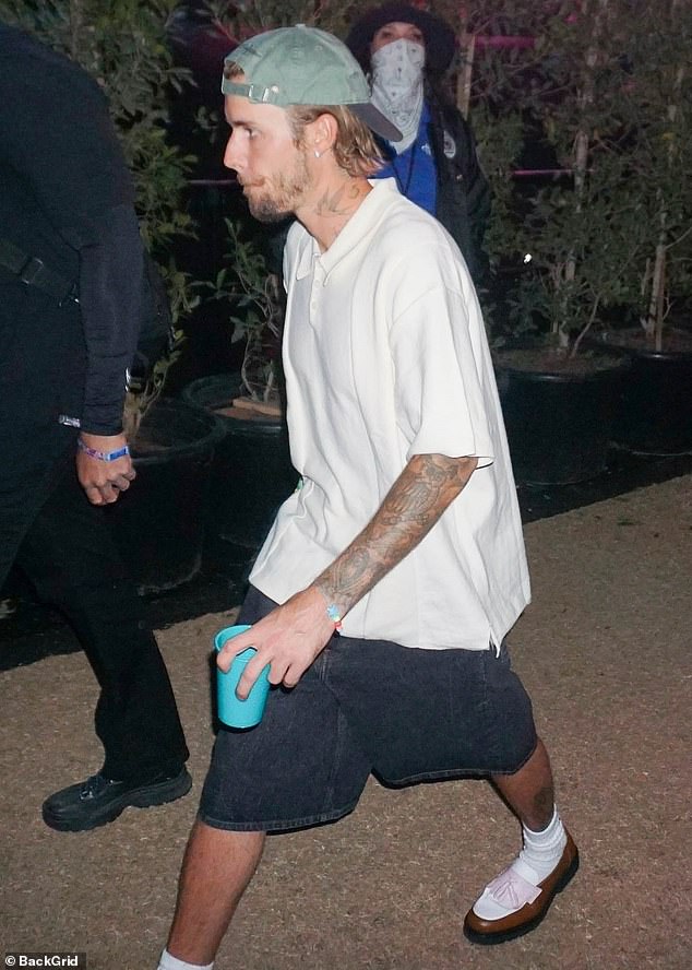 The hitmaker, who celebrated his 30th birthday last month, donned an oversized white polo shirt contrasted with baggy dark blue denim shorts.