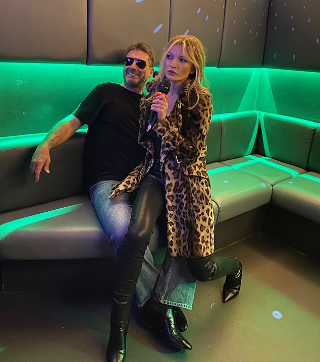 Kate Moss has shown Simon Cowell that she's got the X factor when it comes to singing too, after she was spotted serenading him at a karaoke bar this weekend.