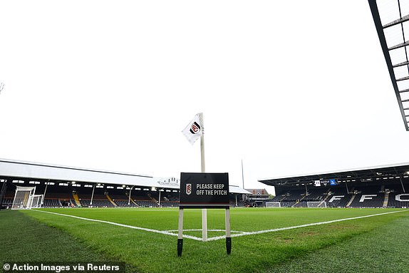 Soccer Football - Premier League - Fulham v Crystal Palace - Craven Cottage, London, Britain - April 27, 2024 General view of the corner flag inside the stadium before the match Action Images via Reuters/Matthew Childs NO AUDIO USE, UNAUTHORIZED VIDEO, DATA, DEVICE LISTS, CLUB/LEAGUE LOGOS OR 'LIVE' SERVICES.  ONLINE IN-GAME USE LIMITED TO 45 IMAGES, NO VIDEO EMULATION.  NOT USED IN BETTING, GAMES OR SINGLE CLUB/LEAGUE/PLAYER PUBLICATIONS.