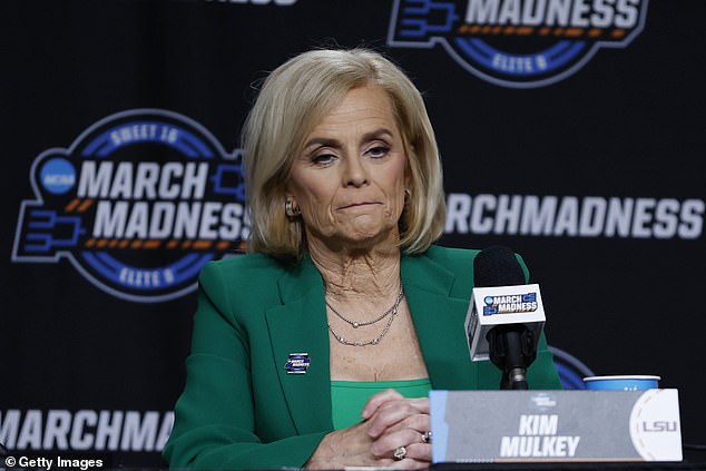 Kim Mulkey apologized for his players leaving the field before the national anthem