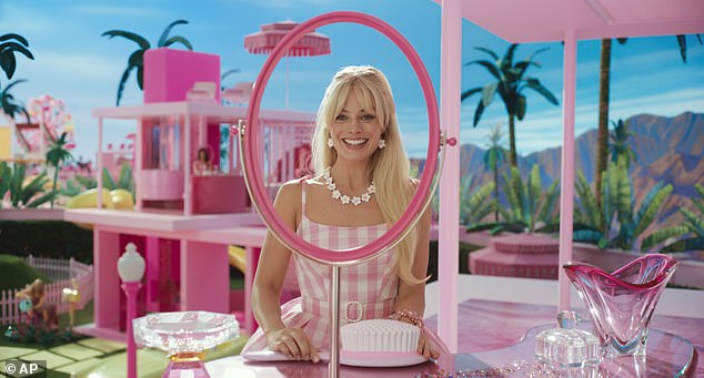 Barbie star Margot Robbie will produce the film version of the iconic board game Monopoly, but the premise has left fans baffled.