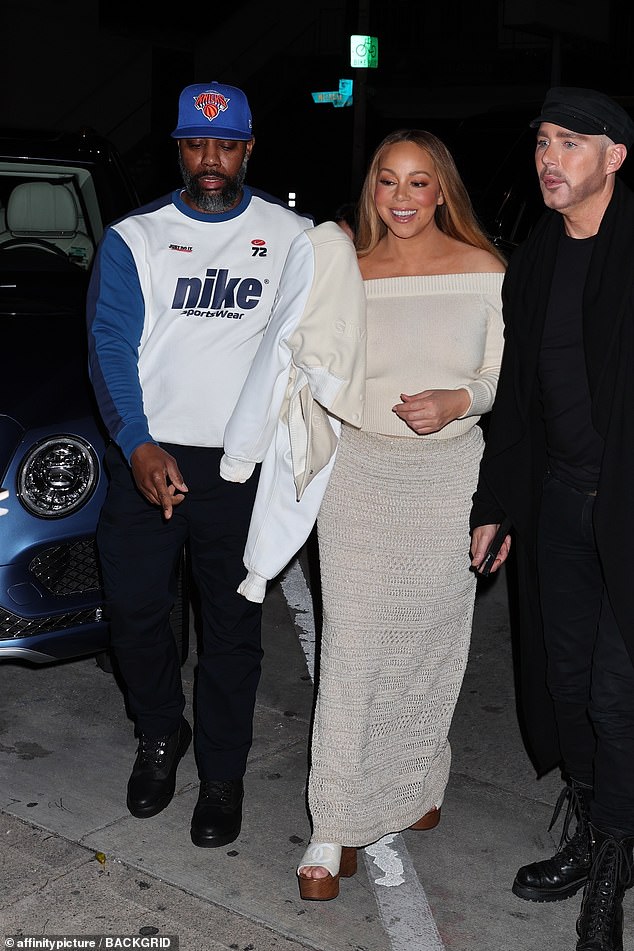 Mariah Carey showed off her elegant sense of style while out for dinner at Craig's in West Hollywood on Saturday.