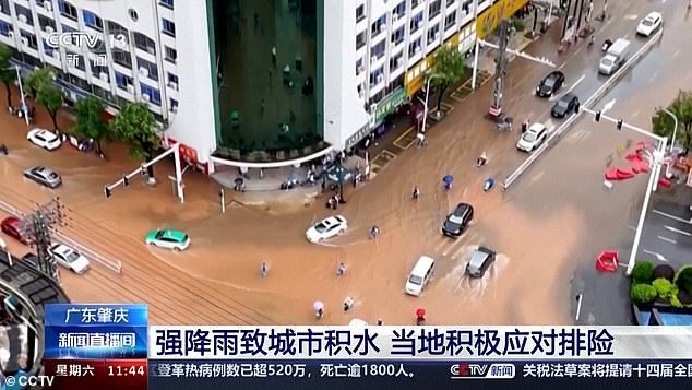 Torrential rains in parts of Guangdong province since Thursday have overflowed rivers in the Pearl River Delta and caused flooding in mountainous areas.