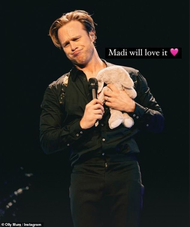 Olly Murs has given fans a taste of fatherhood after welcoming his newborn daughter Madison last week.