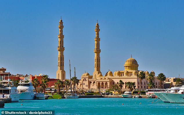 In the photo: the El Mina Masjid mosque next to the port of Hurghada.